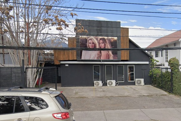 Fachada de Gentelman's Club Barber en Las Hualtatas 8825, Vitacura